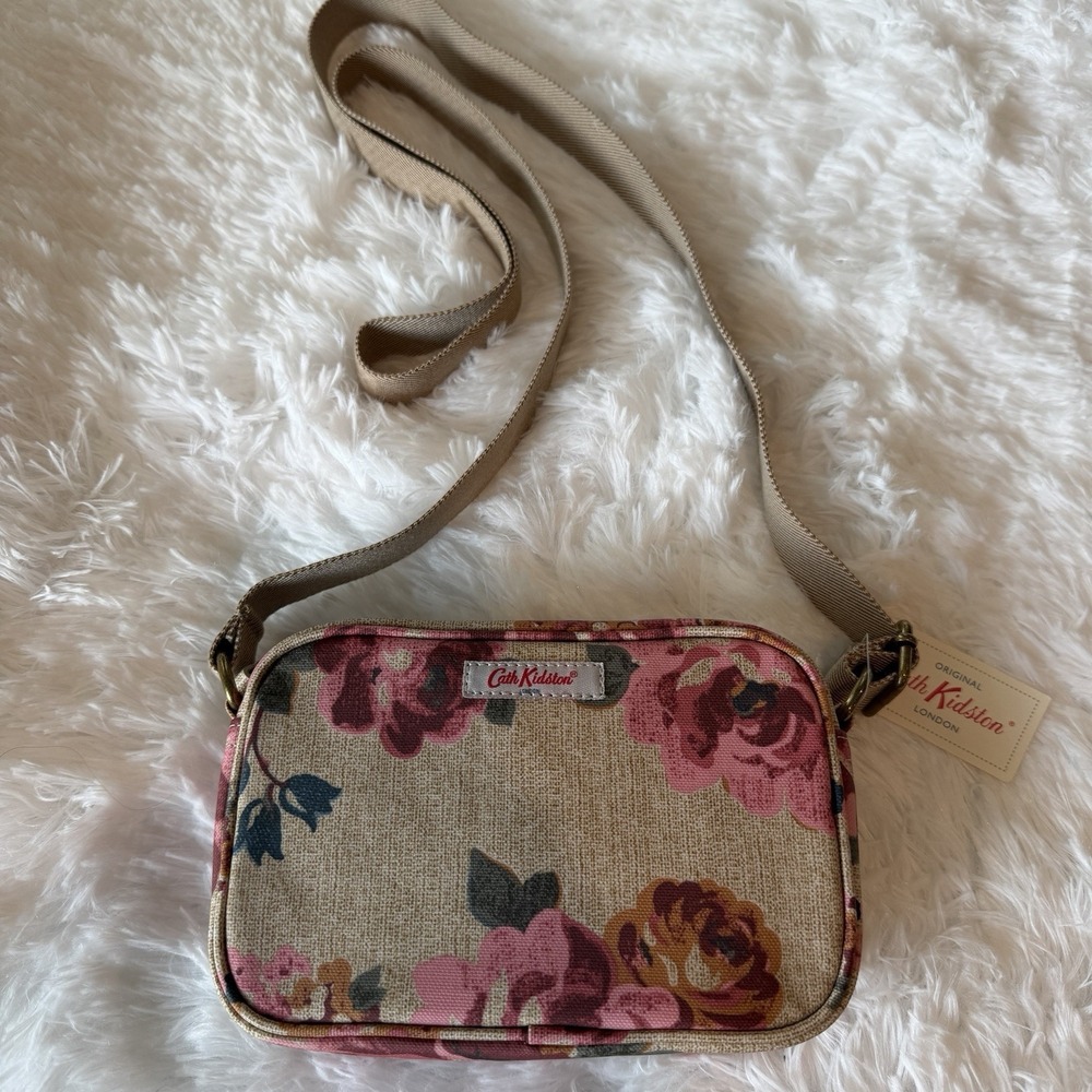 Cath Kidston crossbody bag in PVC, floral, cottage, garden, rose, romantic